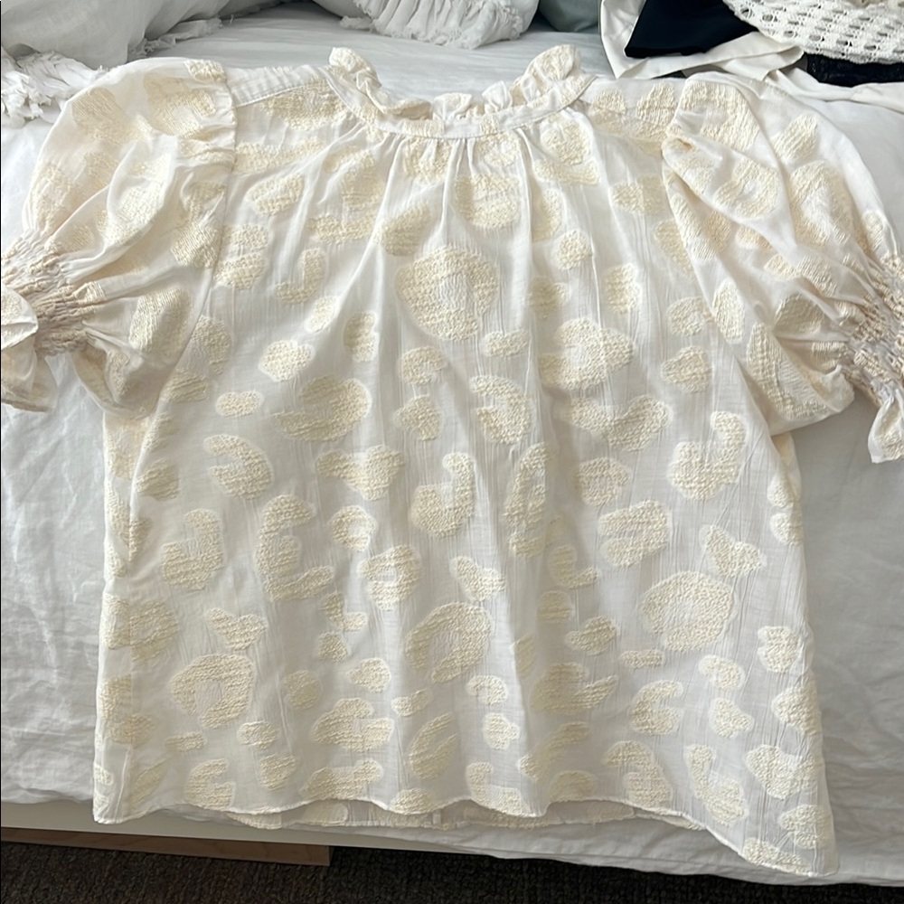 HUNTER BELL Cream Ruffled Short Sleeve Blouse